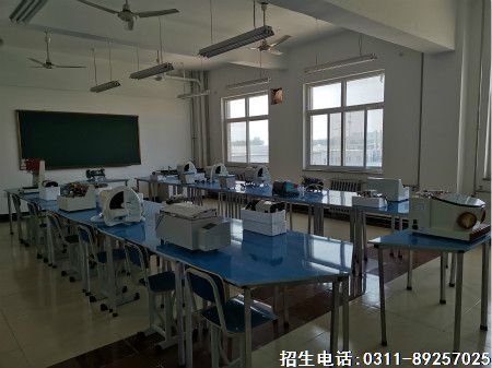 石家庄冀联医学院口腔修复工艺专业实训室