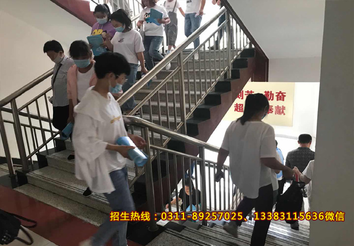 石家庄冀联医学院4-7学生参观.jpg